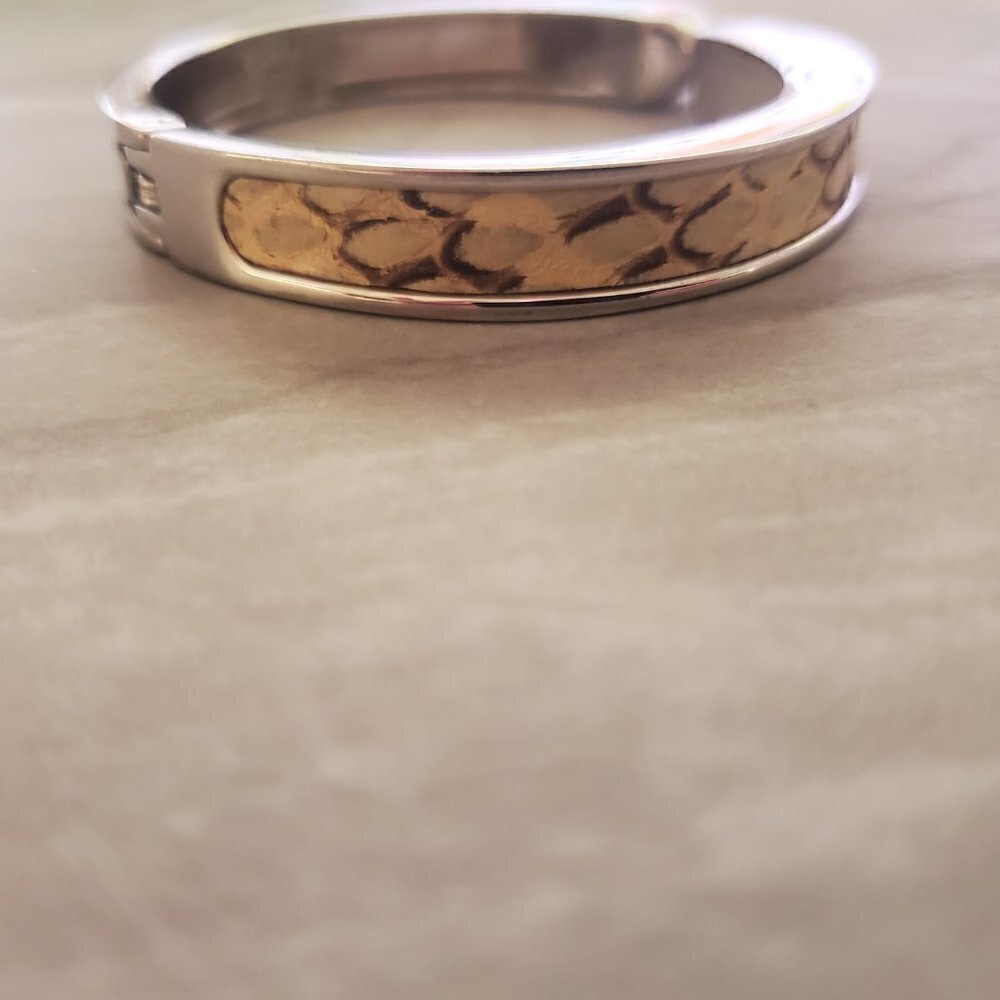 ✨ Stella and Dot Snakeskin Emerson Hinged Bangle ✨ - Picture 7 of 11